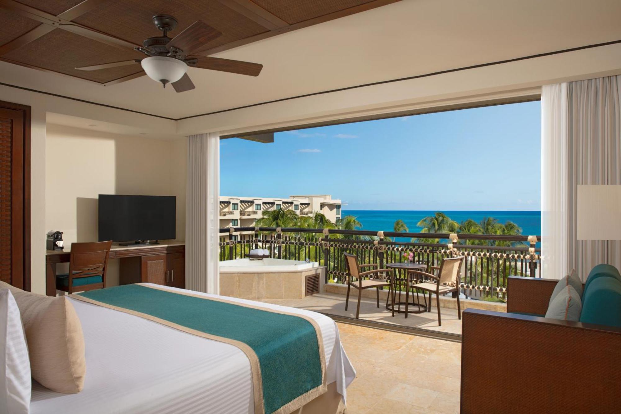 Preferred Club Ocean View Pool Front Outdoor Jacuzzi King bed,631585998:JPEG